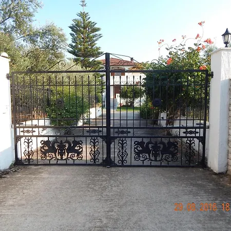 Family Dora 别墅 扎哈罗