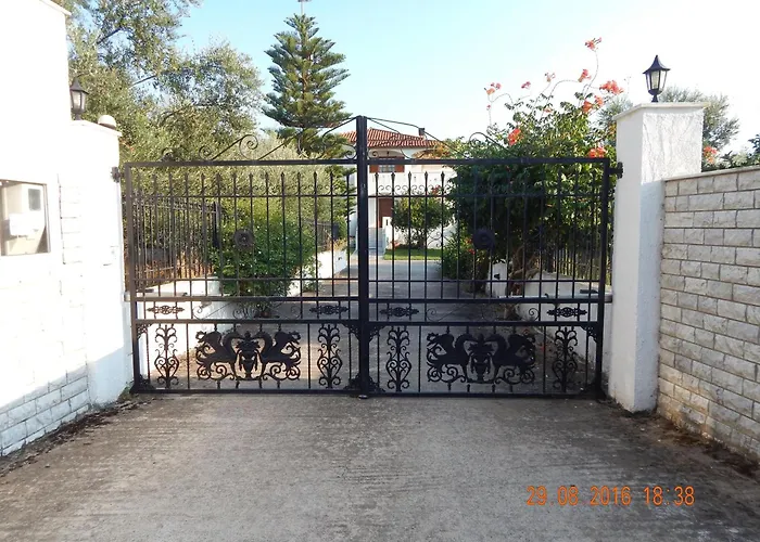 Family Dora Villa Zacharo